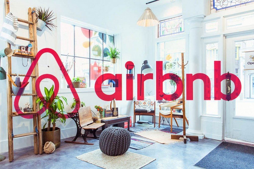 Скандал в Airbnb: арендаторов обвиняют в шпионаже за жильцами Скандал в Airbnb: арендаторов обвиняют в шпионаже за жильцами