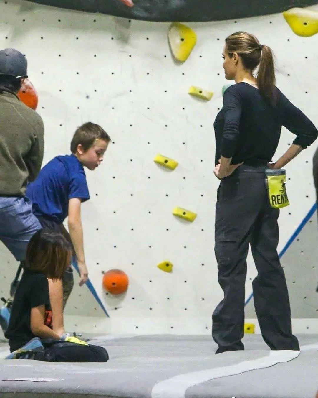 Анджеліна Джолі з дітьми Анджеліна Джолі з дітьми