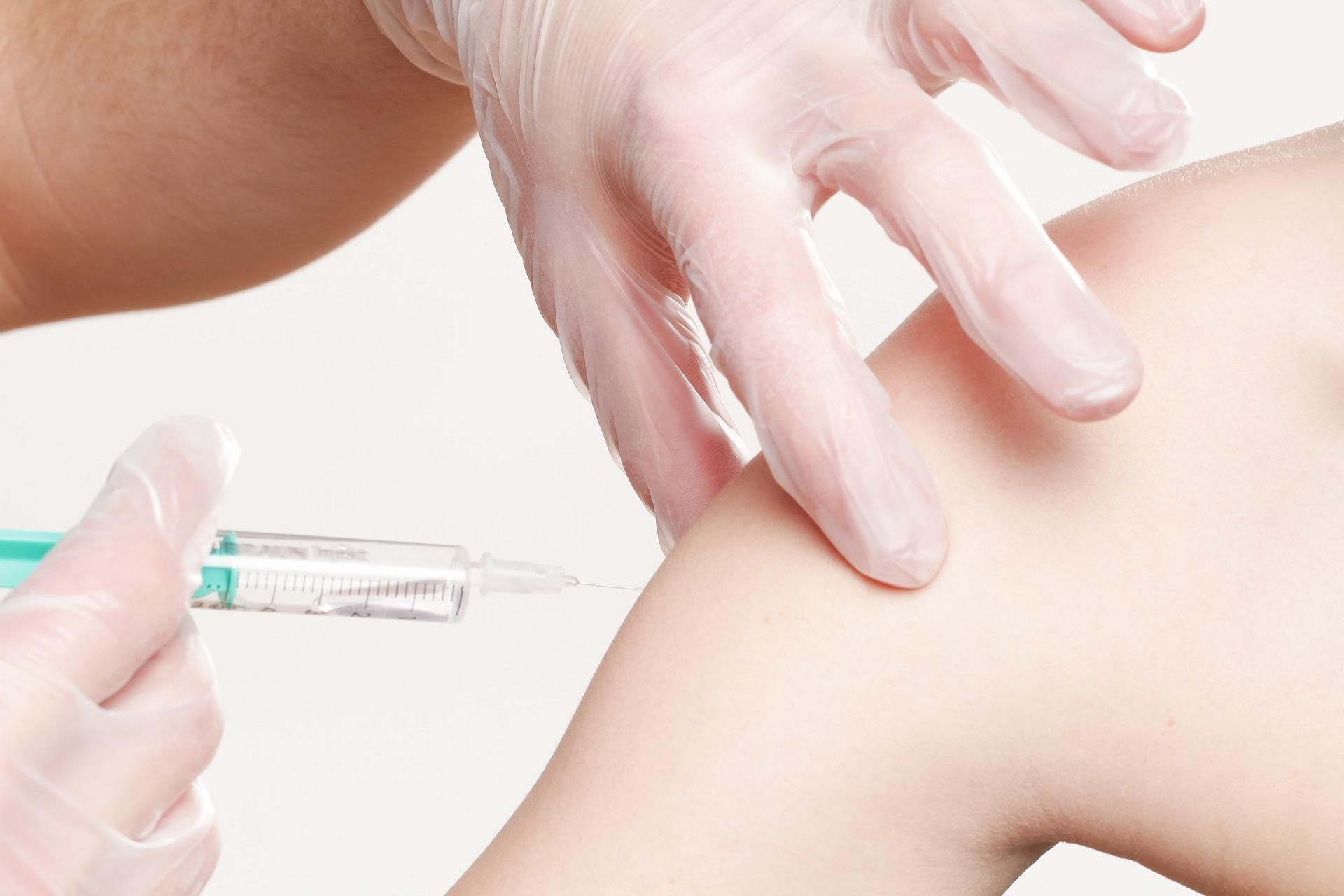 Понад тисячу невакцинованих дітей не пустили до шкіл у Луцьку