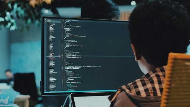 Сколько зарабатывают украинские IT-шники: средняя зарплата по должностям Сколько зарабатывают украинские IT-шники: средняя зарплата по должностям