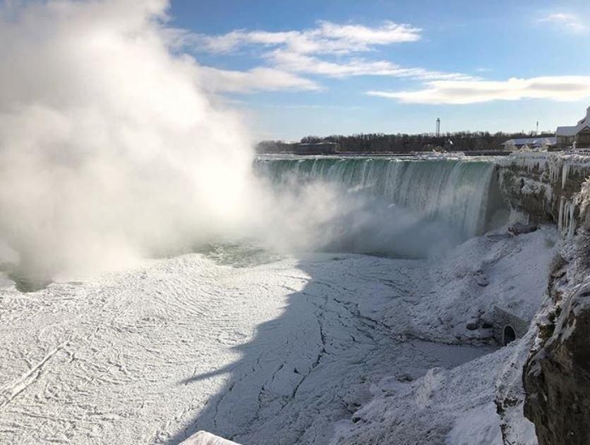 У США вкрився кригою Ніагарський водоспад: фото та відео