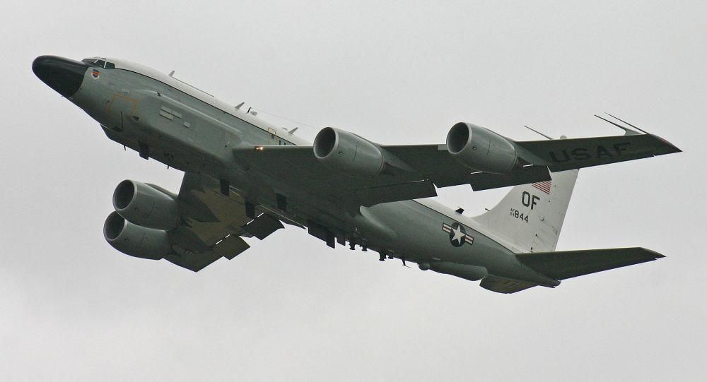 Американський літак наглядає за узбережжям окупованого Криму Американський літак наглядає за узбережжям окупованого Криму