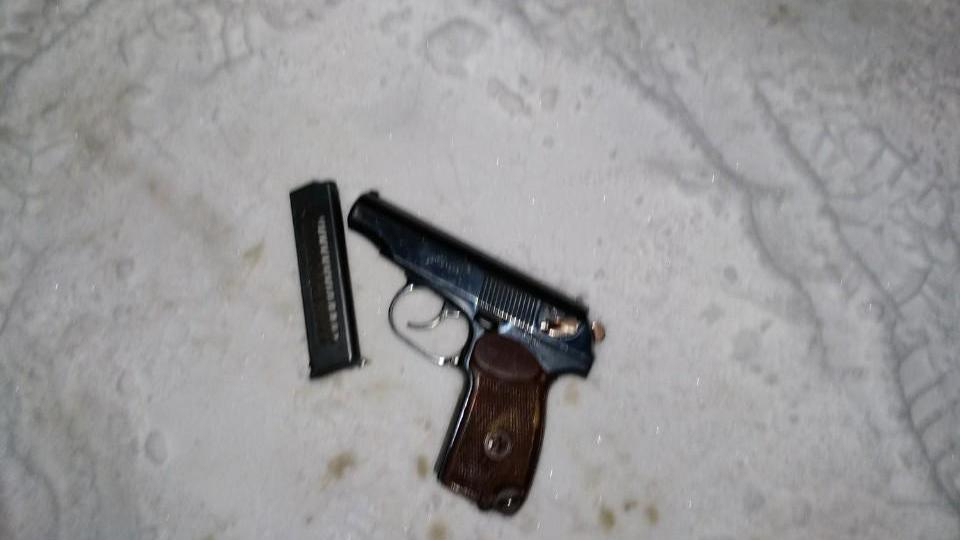 На Харьковщине мужчина устроил драку со стрельбой из-за "неправильной парковки" автобуса