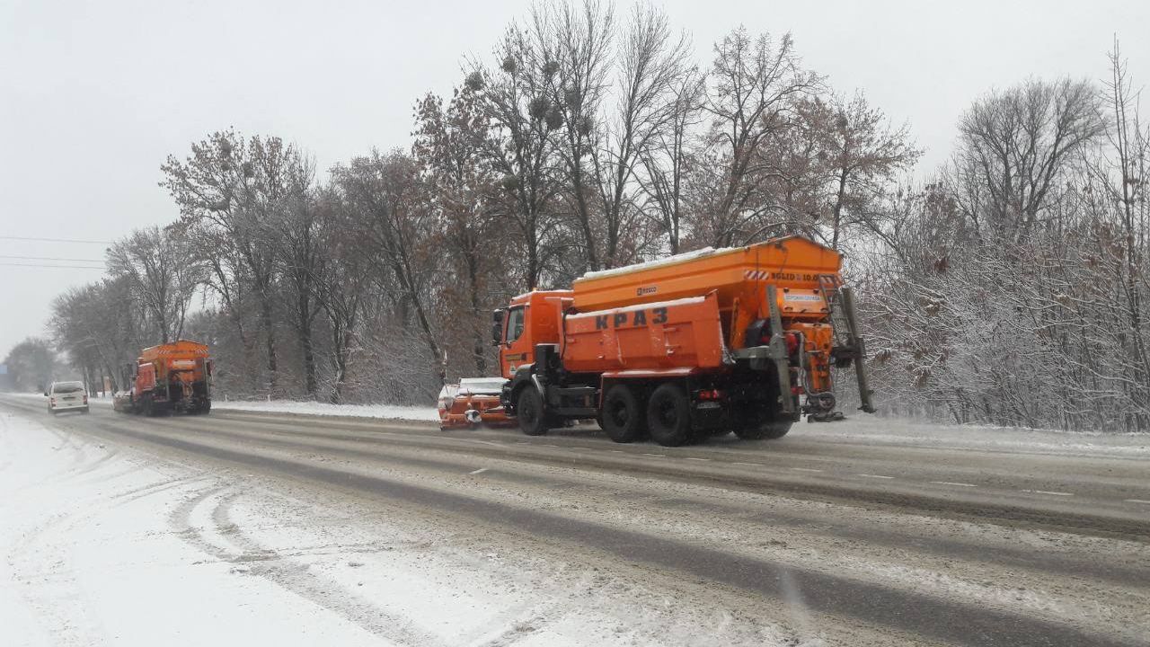 Негода в Україні: рух транспорту відновили в усіх областях Негода в Україні: рух транспорту відновили в усіх областях