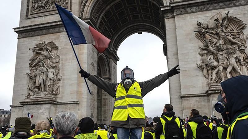 У Франції "жовті жилети" вирішили взяти участь у виборах до Європарламенту