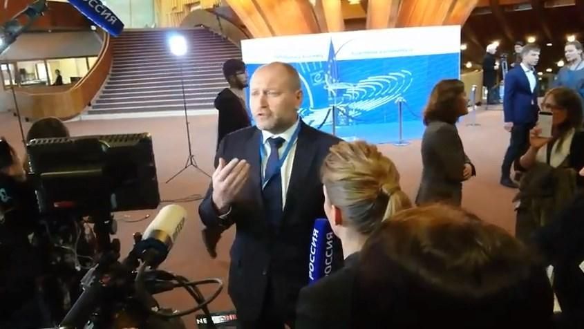 У ПАРЄ прокремлівська журналістка провокувала представників України: відео конфлікту У ПАРЄ прокремлівська журналістка провокувала представників України: відео конфлікту