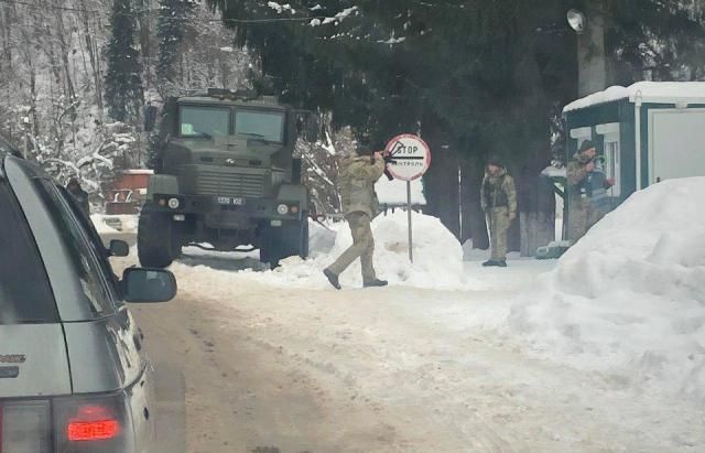 На Закарпатті силовики проводять операцію проти контрабандистів: фото та відео