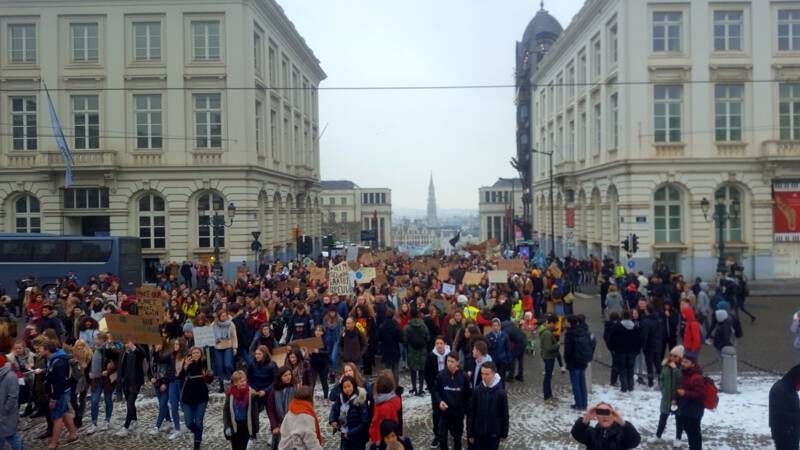 "Боремося за своє майбутнє": бельгійські школярі вийшли на рекордний марш у Брюсселі