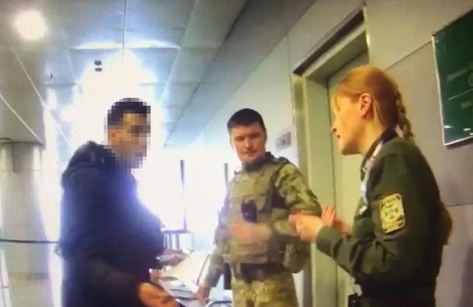 В аеропорту "Бориспіль" зухвалий мігрант напав на прикордонника: відео