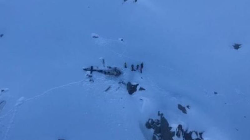В ужасной авиакатастрофе над Альпами столкнулись туристический самолет и вертолет: есть жертвы