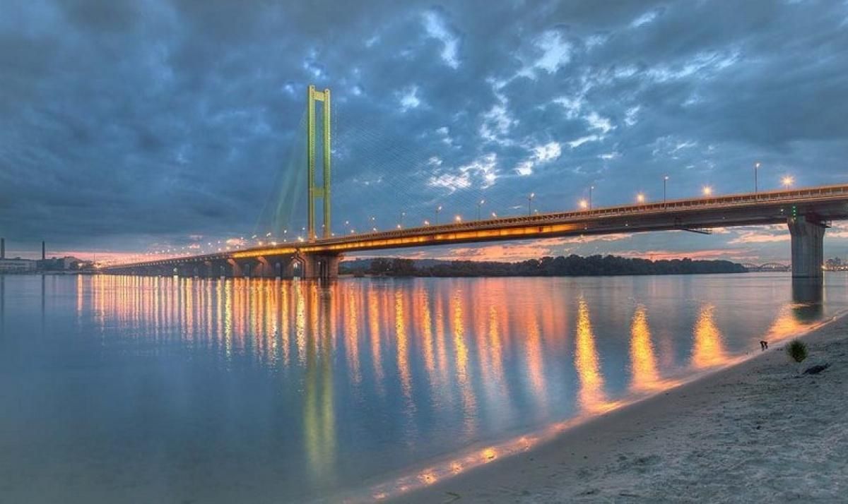 В Киеве ограничат движение через Южный мост В Киеве ограничат движение через Южный мост