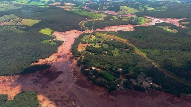 В Бразилии прорвало дамбу: сотни домов накрыло волной грязи – есть жертвы (обновлено)