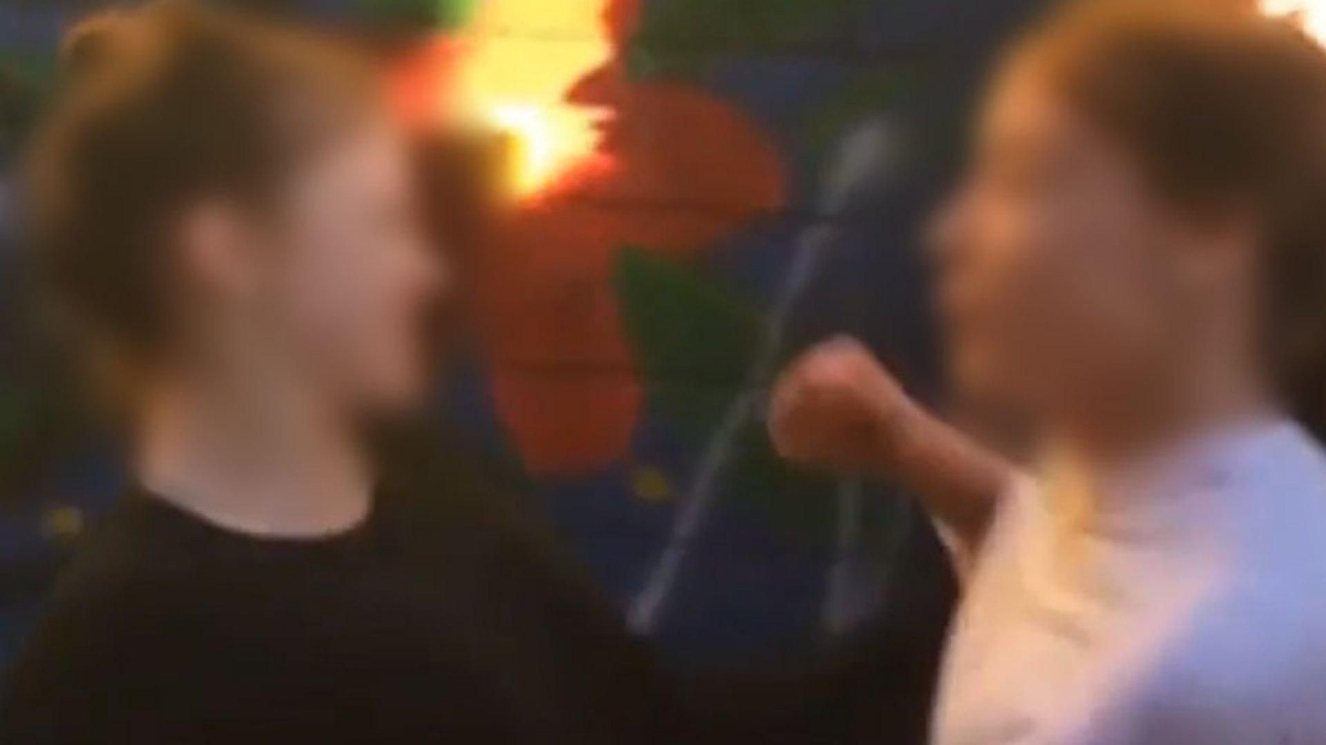Одна била, другие смеялись и снимали: школьницы устроили жестокие разборки под Киевом