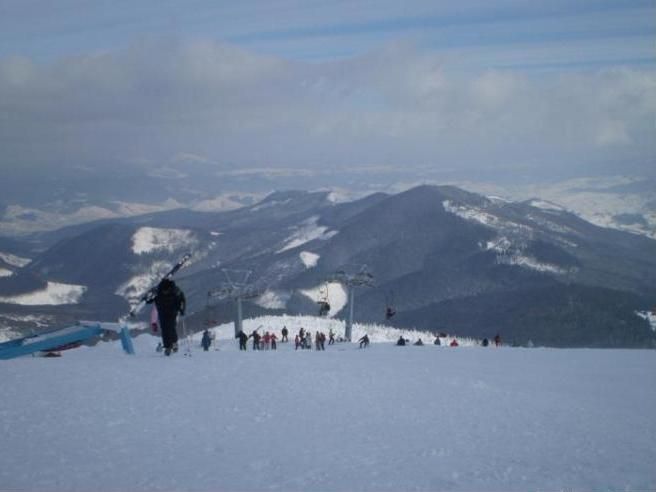 На Рахівщині снігова лавина накрила туристів: один чоловік загинув