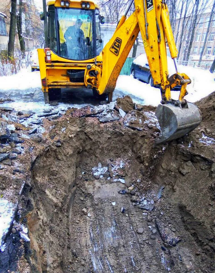 Аварію трубопроводу ліквідовують Аварію трубопроводу ліквідовують