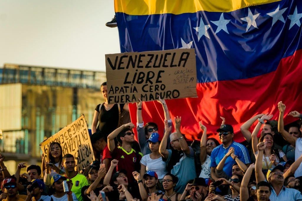 Переворот в Венесуэле лидер оппозиции назвал вероятные сроки перевыборов президента