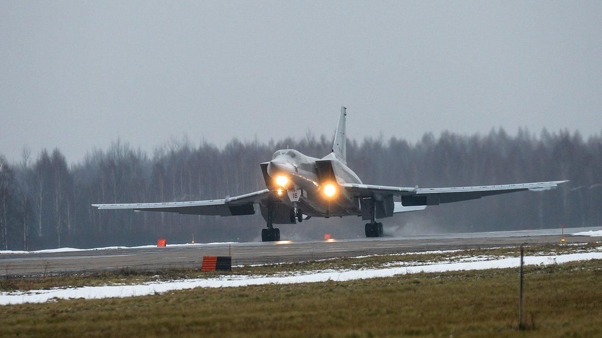 Катастрофа российского бомбардировщика Ту-22М3: появилось жуткое видео момента падения