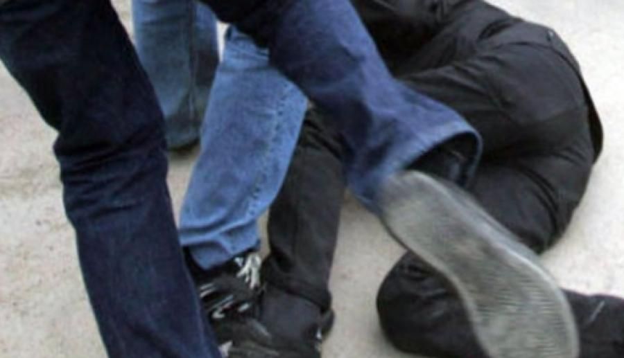 Группа подростков снова избила взрослого мужчину в Киеве: детали Группа подростков снова избила взрослого мужчину в Киеве: детали