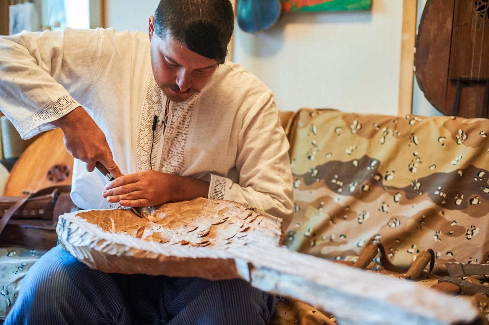 Возродить казацкую романтику: уникальные музыкальные инструменты собственноручно создает кобзарь Возродить казацкую романтику: уникальные музыкальные инструменты собственноручно создает кобзарь