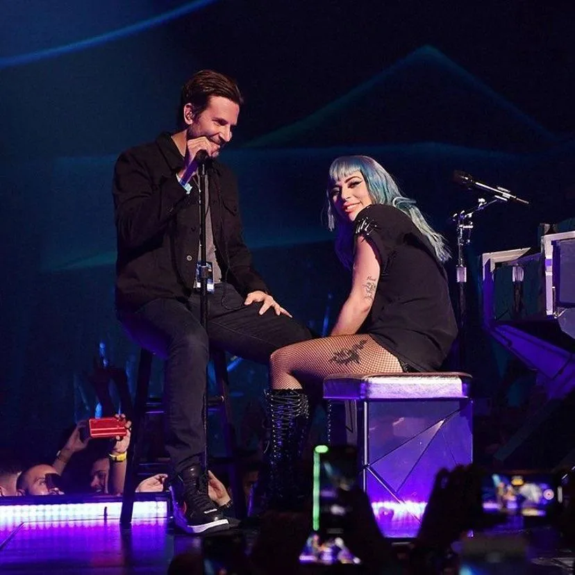 Леді Гага і Бредлі Купер неочікувано вийшов на сцену пі дчас ї їконцерту