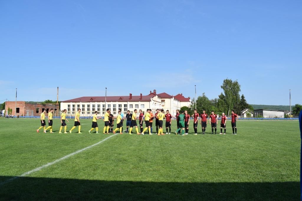 "Укрлендфармінг" підтримує футбольні команди в регіонах
