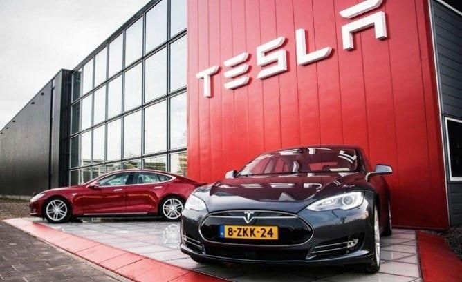Автомобілі Tesla відлякуватимуть грабіжників за допомогою оригінальної технології Автомобілі Tesla відлякуватимуть грабіжників за допомогою оригінальної технології