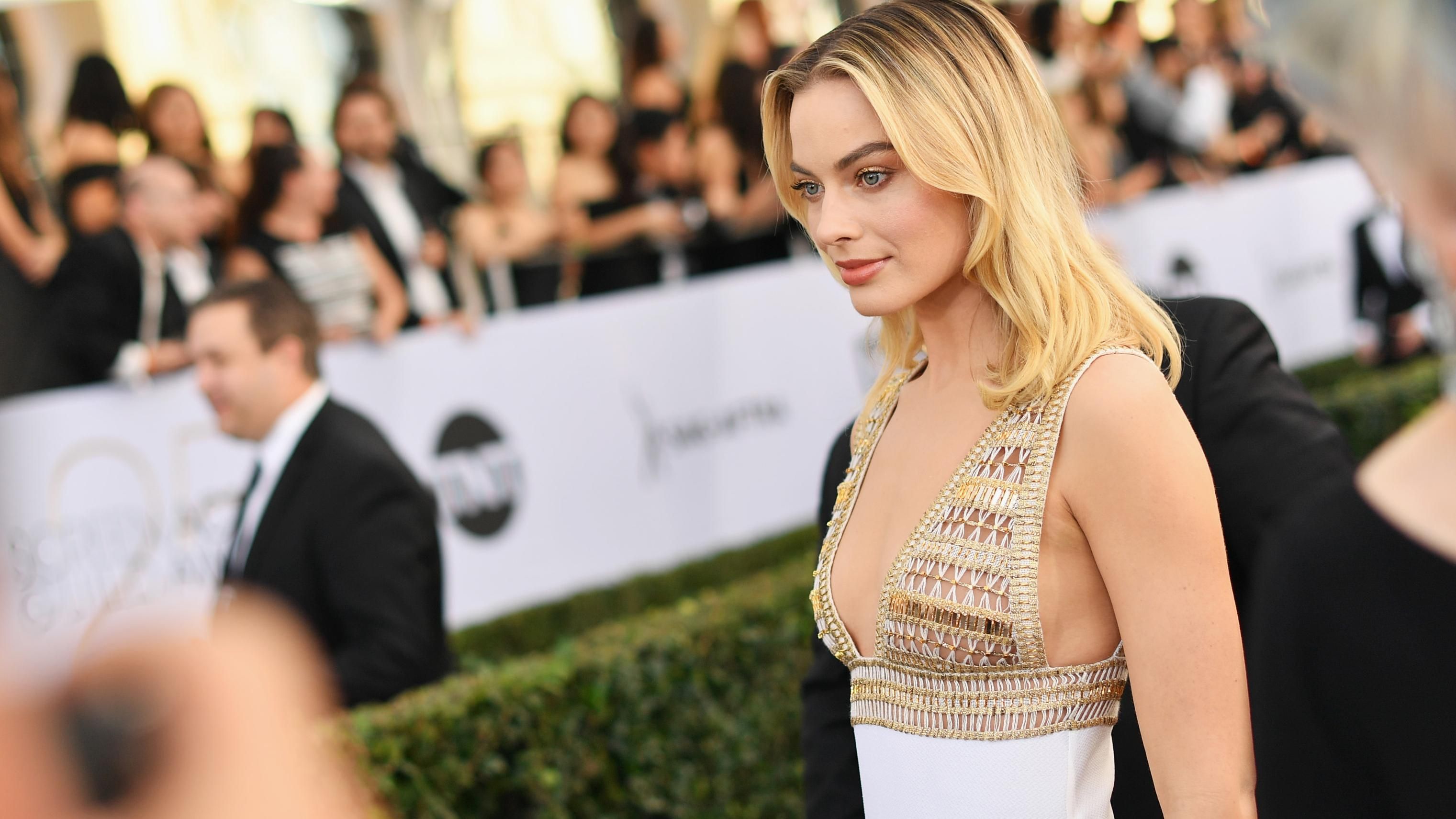 Марго Робби очаровала выходом в роскошном платье от Chanel: яркие фото
