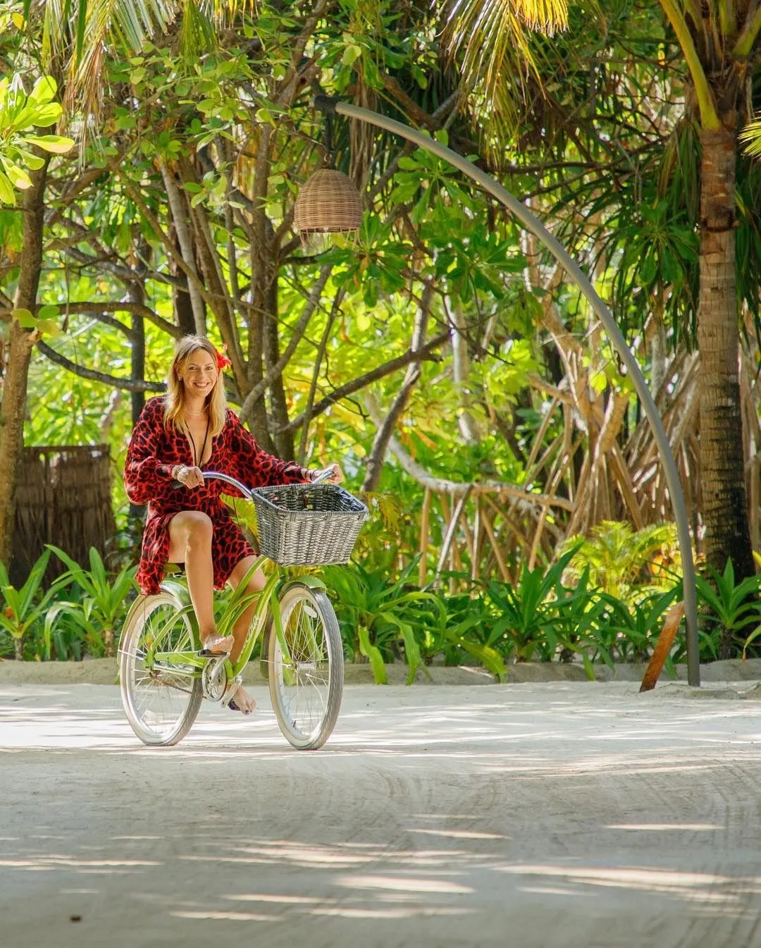 Леся Нікітюк покаталась на велосипеді Леся Нікітюк покаталась на велосипеді