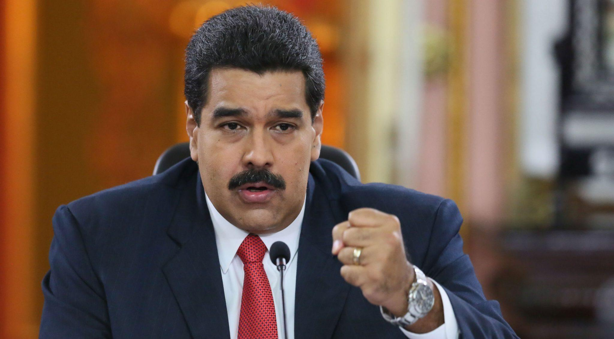 "Руки прочь от Венесуэлы!": Мадуро прокомментировал введение новых санкций США против страны