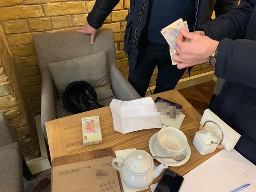 СБУ задержала чиновника "Укрзализныци" за взятку в четверть миллиона СБУ задержала чиновника "Укрзализныци" за взятку в четверть миллиона
