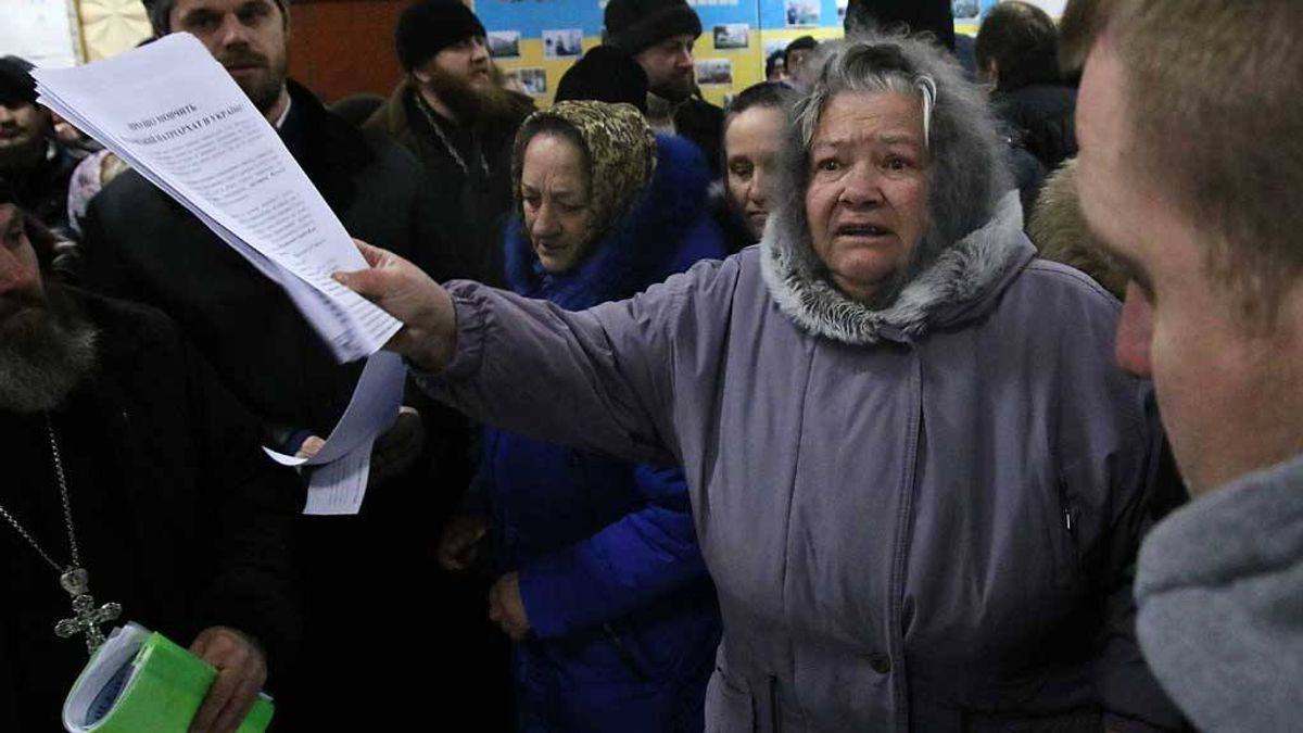 "Они показали свое истинное лицо": священники УПЦ МП ездят по приходам с титушками "Они показали свое истинное лицо": священники УПЦ МП ездят по приходам с титушками