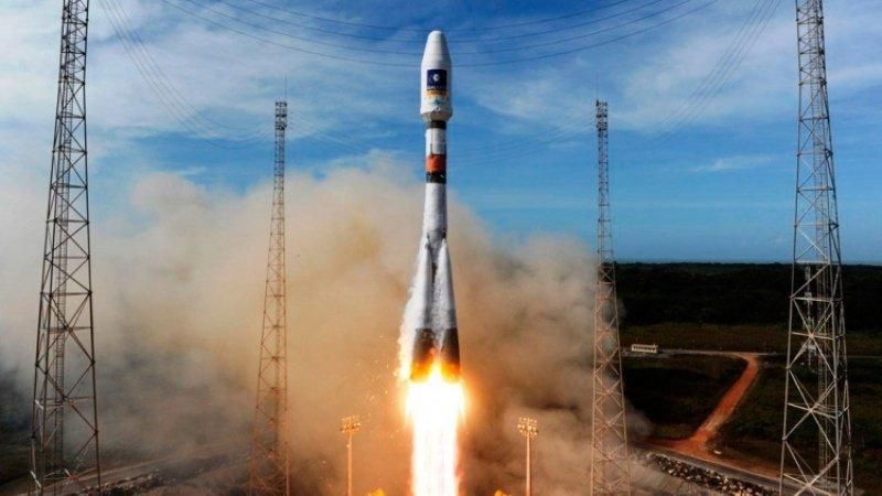 У російській ракеті "Союз" знайшли діру перед її запуском у космос У російській ракеті "Союз" знайшли діру перед її запуском у космос