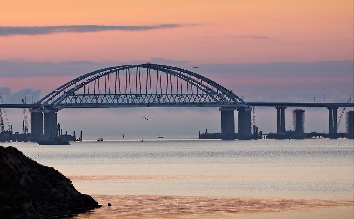 Через міст окупантів у Криму стрімко міліє канал морського порту, – ЗМІ