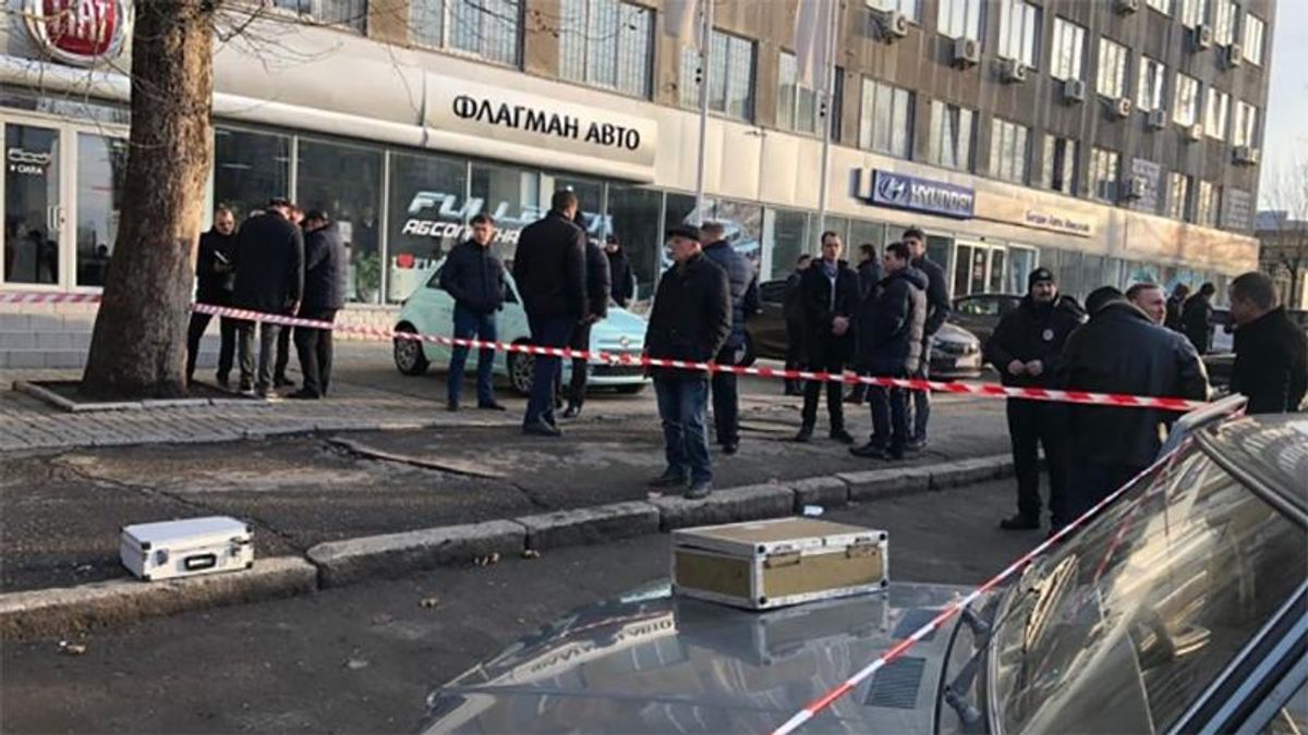 В Николаеве убили супругов возле суда: фото с места стрельбы