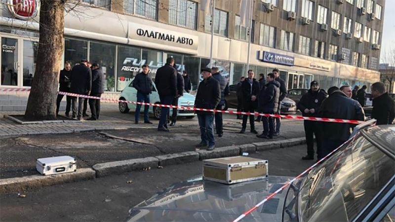 В Николаеве убили супругов возле суда: фото с места стрельбы