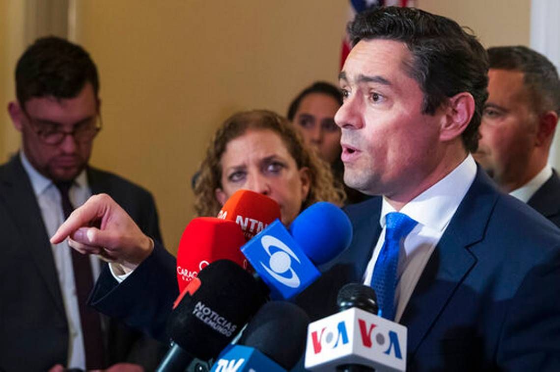 Оппозиция Венесуэлы просит усилить международное давление на Мадуро Оппозиция Венесуэлы просит усилить международное давление на Мадуро