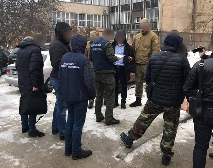 Чиновник з управління Держгеокадастру вимагав чималий хабар в учасника АТО Чиновник з управління Держгеокадастру вимагав чималий хабар в учасника АТО