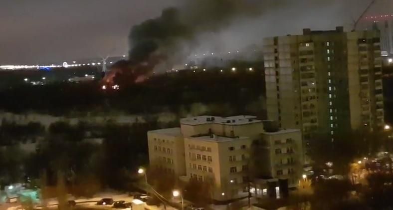 Байк-центр пропутінських "Нічних вовків" горів у Москві: відео Байк-центр пропутінських "Нічних вовків" горів у Москві: відео