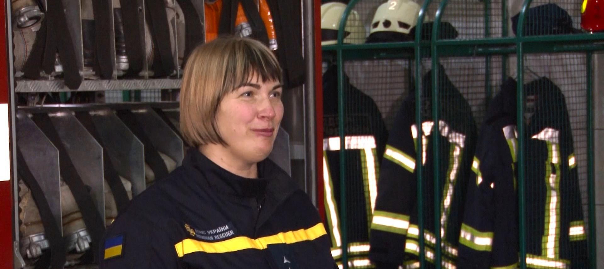 З легкістю розгортає 10-кілограмові пожежні рукави: історія першої в Україні жінки-рятувальника