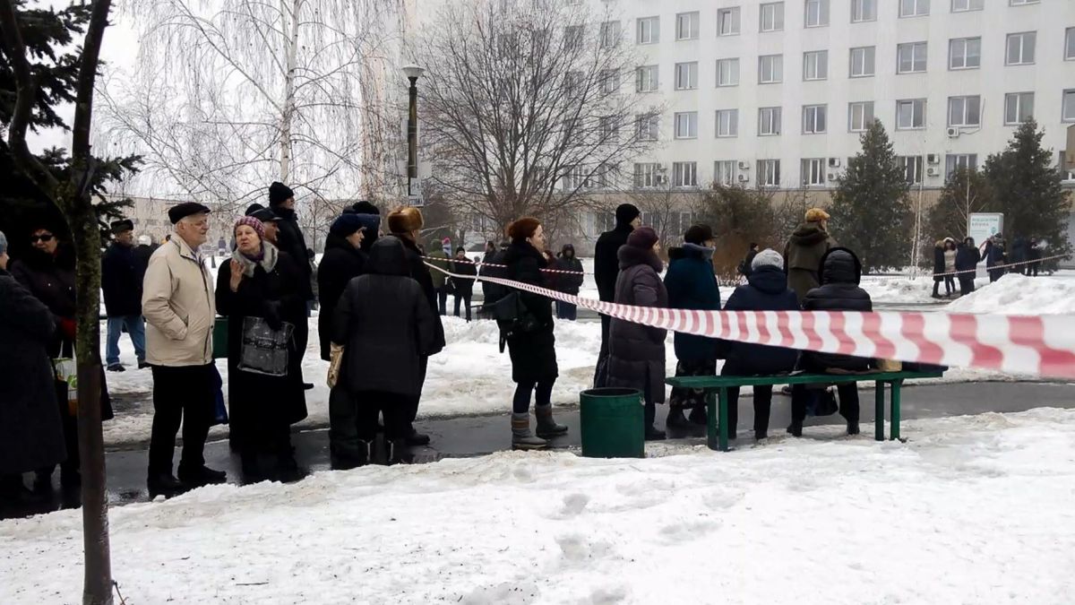 В Киеве полиция проверяет сообщение о заминировании больницы В Киеве полиция проверяет сообщение о заминировании больницы