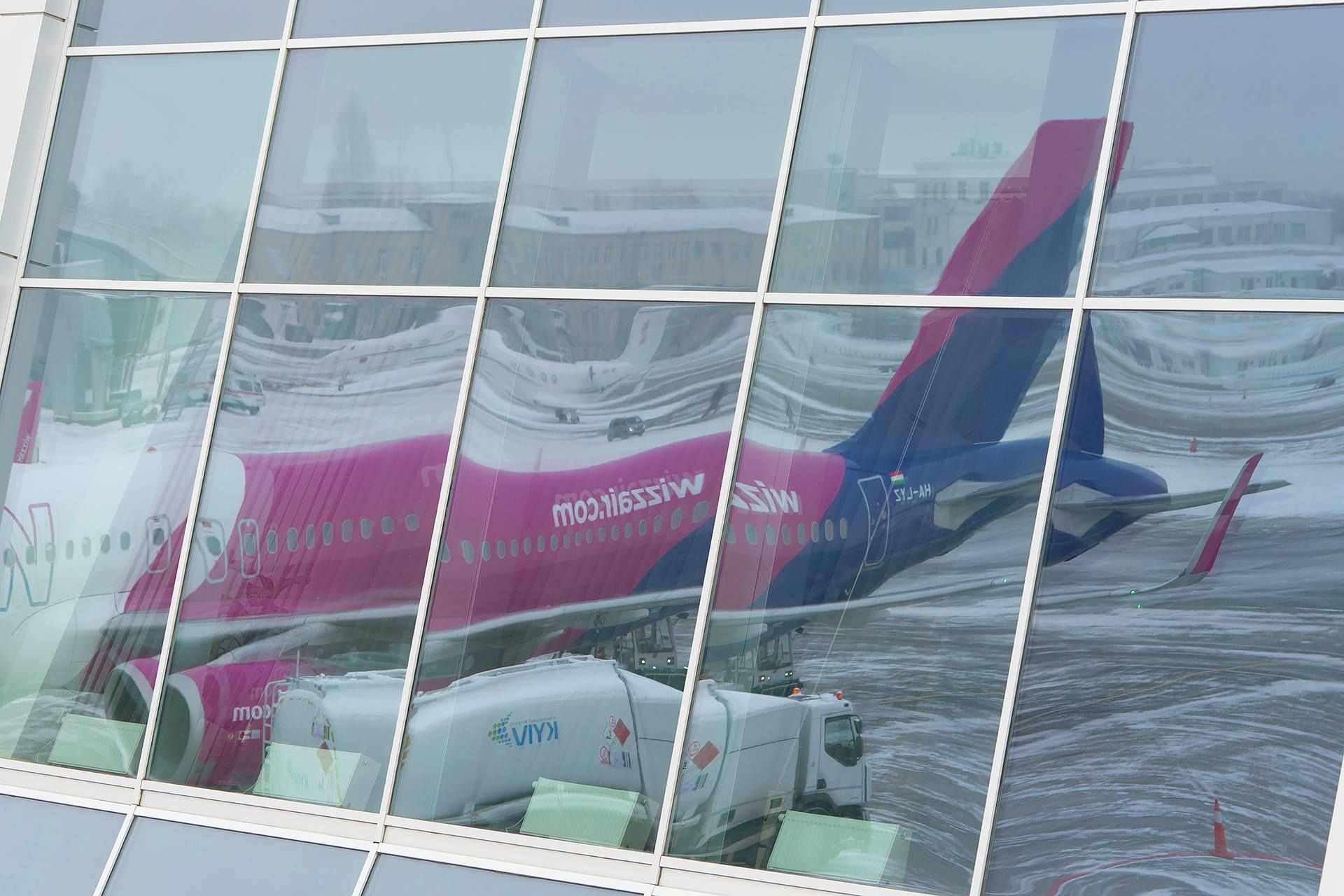 Туман парализовал аэропорт "Киев": задерживаются многие рейсы Туман парализовал аэропорт "Киев": задерживаются многие рейсы