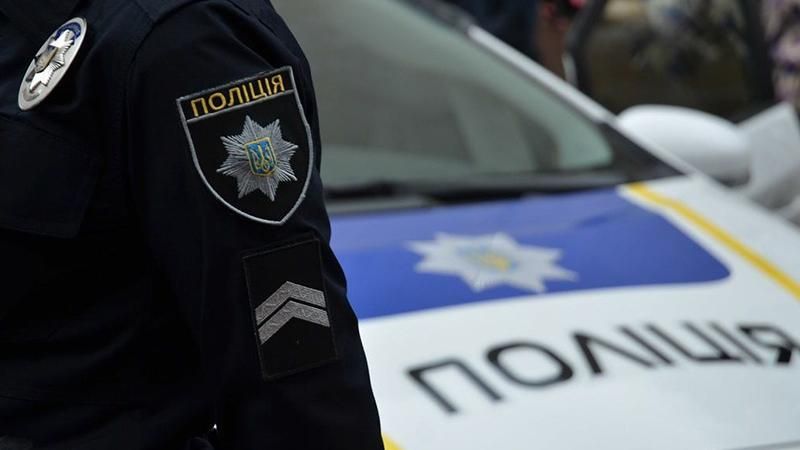 У Києві шахраї одягнули форму поліцейських та викрали двох дівчат, – ЗМІ
