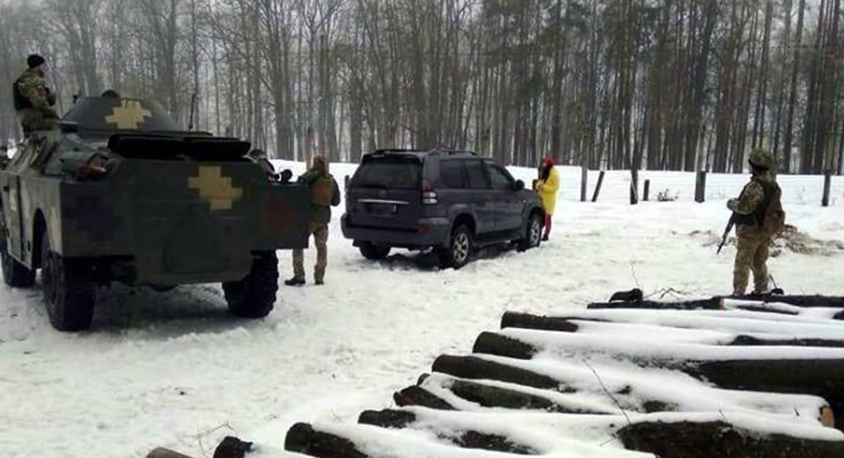 На Донбасі ЗСУ затримали трьох підозрілих осіб: фото