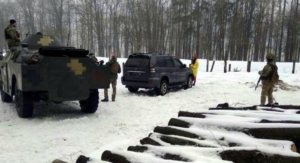 На Донбассе ВСУ задержали трех подозрительных лиц: фото