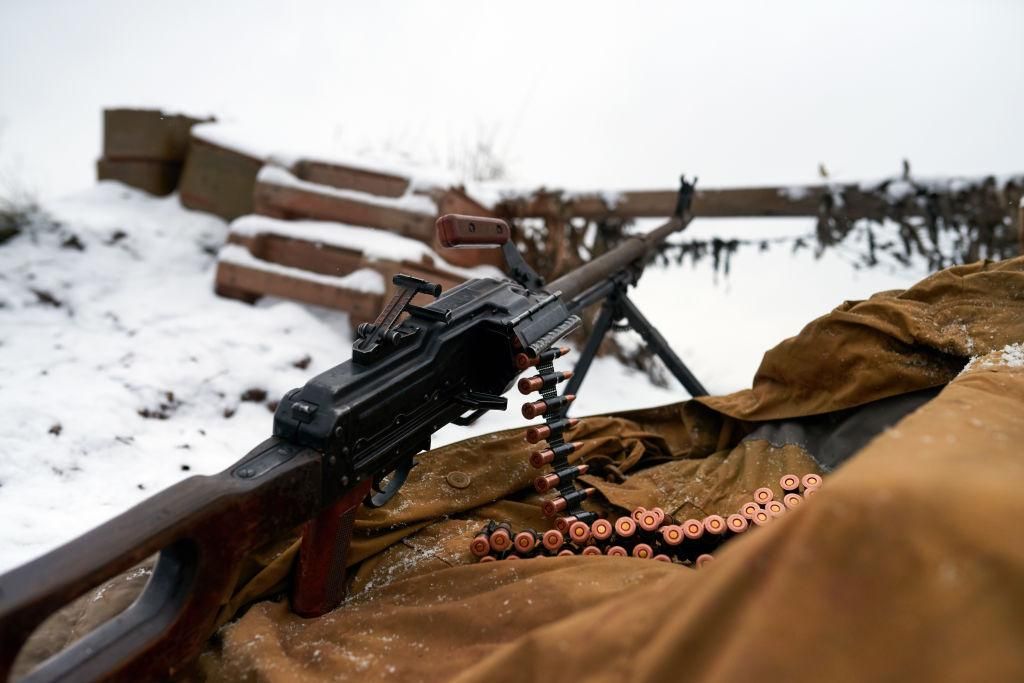 Проросійські бойовики обстріляли ритуальний автобус із покійником на Донеччині: фото