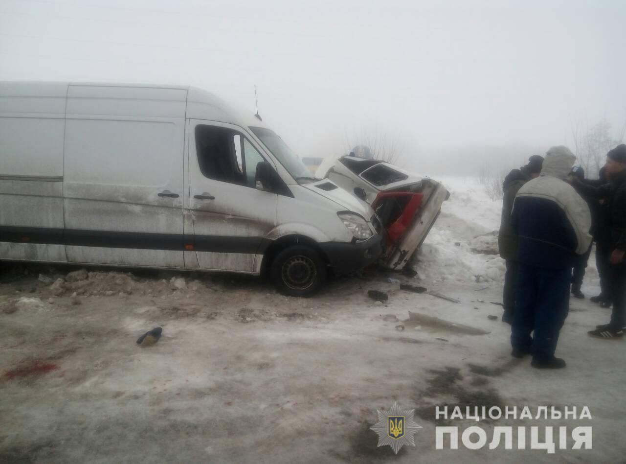 На Харьковщине столкнулись два автомобиля: есть жертвы