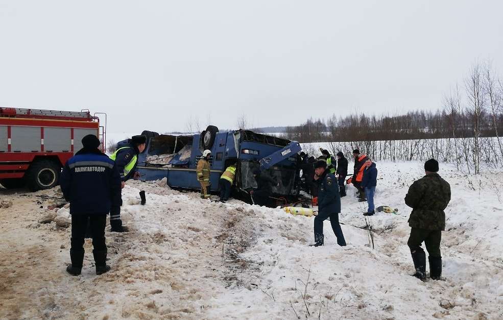 У Росії перекинувся автобус з дітьми, багато загиблих: моторошні фото та відео