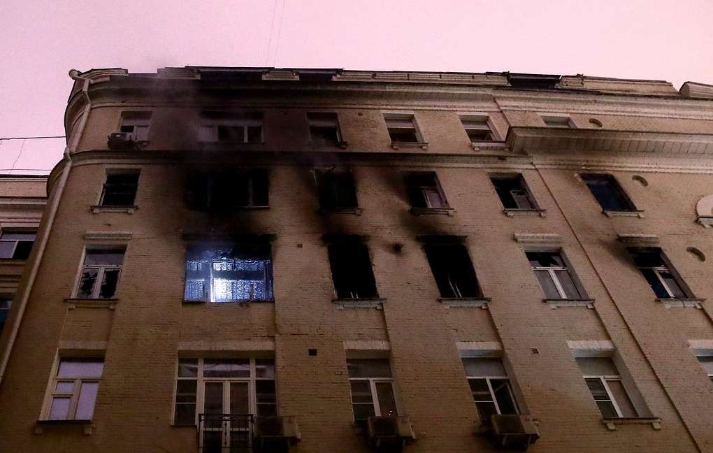 В центре Москвы пылало историческое здание, количество жертв значительно возросло: фото и видео