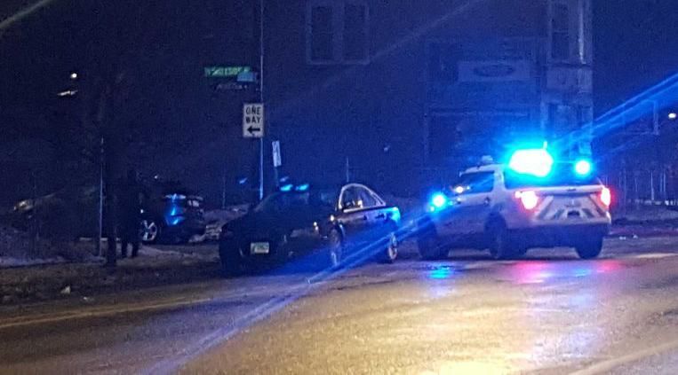 В США неизвестный с автомобиля открыл стрельбу по посетителям бара: есть погибшие В США неизвестный с автомобиля открыл стрельбу по посетителям бара: есть погибшие