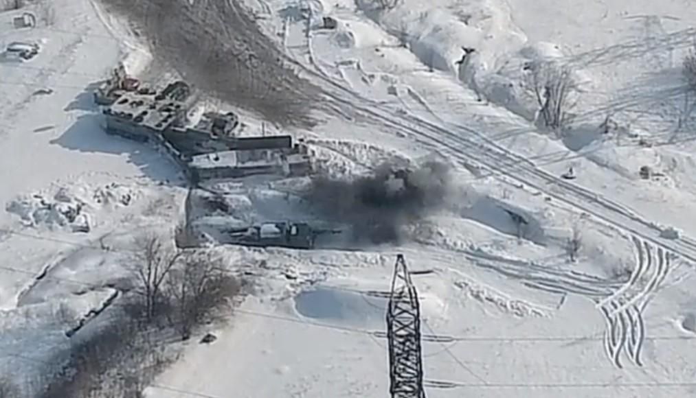 Бойцы ВСУ нанесли сокрушительный удар по позициям боевиков на Донбассе: яркое видео Бойцы ВСУ нанесли сокрушительный удар по позициям боевиков на Донбассе: яркое видео